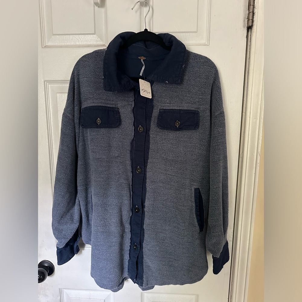 🔥NWT! FREE PEOPLE! THE Famous Ruby button down jacket in Marine Blue! Large!